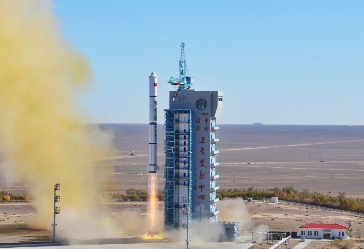 A launch of the Long March 2C rocket - rumoured by some media outlets to have been the rocket that carried the hypersonic ‘glider’ into Earth’s atmosphere. (pic © Chinese State Media)